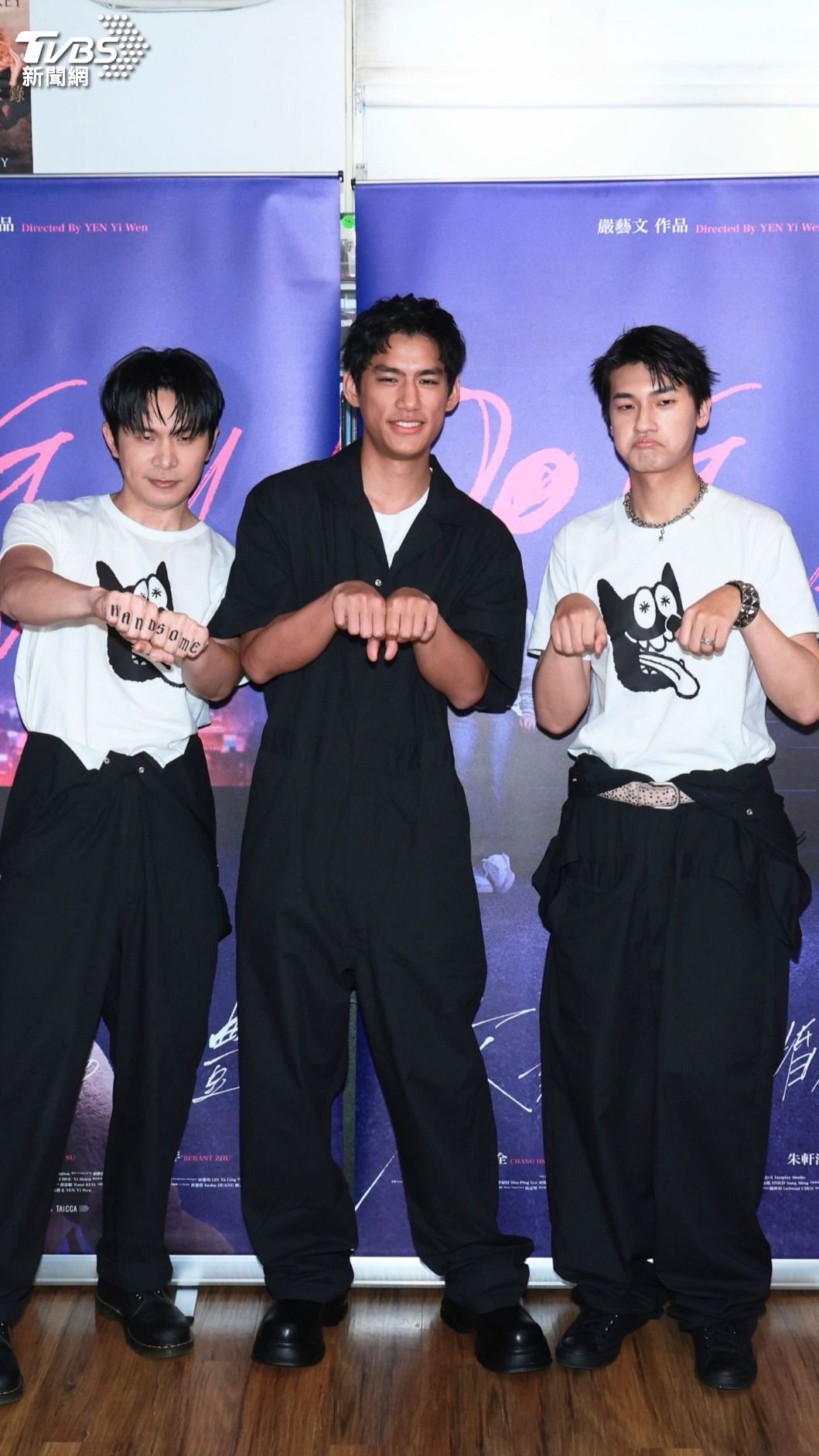 姚淳耀(左起)、朱軒洋、裴子齊重現「馬子狗」隊呼。(圖/趙世平攝)