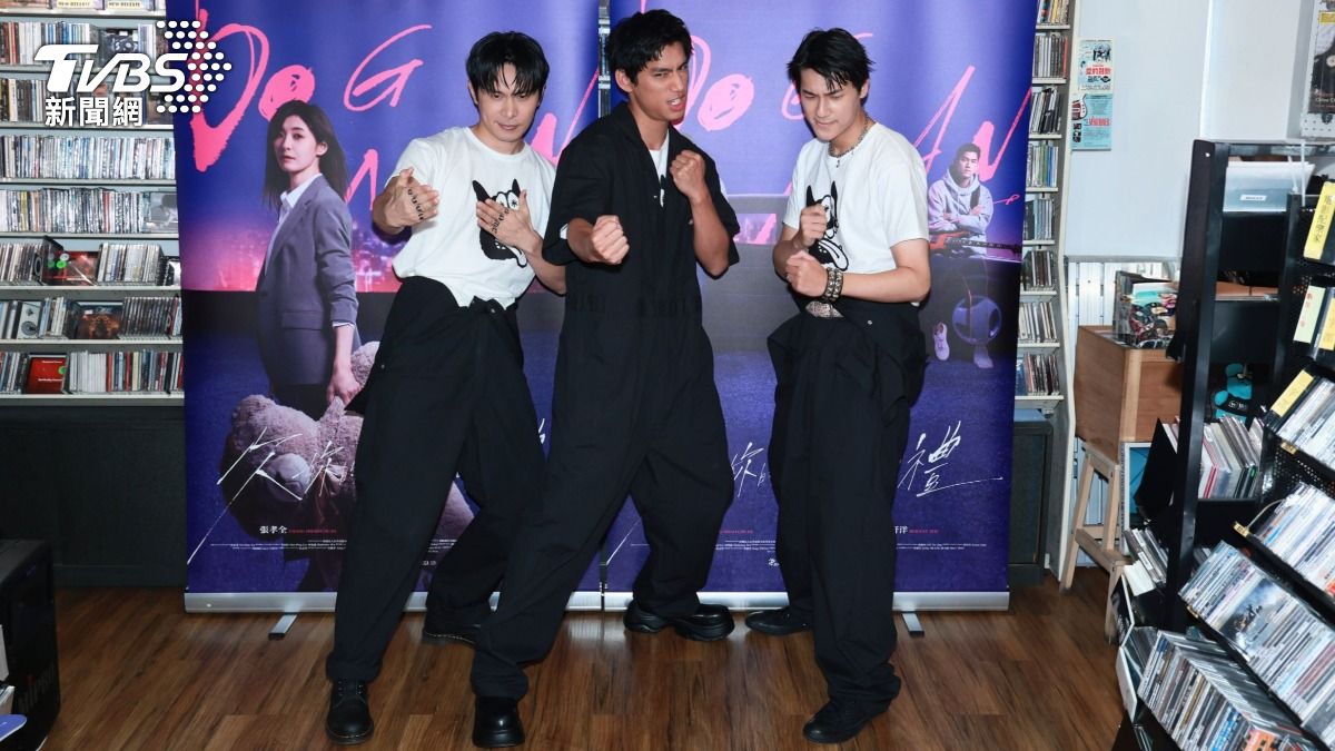 姚淳耀(左起)、朱軒洋、裴子齊突然決定來個「詠春」POSE。(圖/趙世平攝)