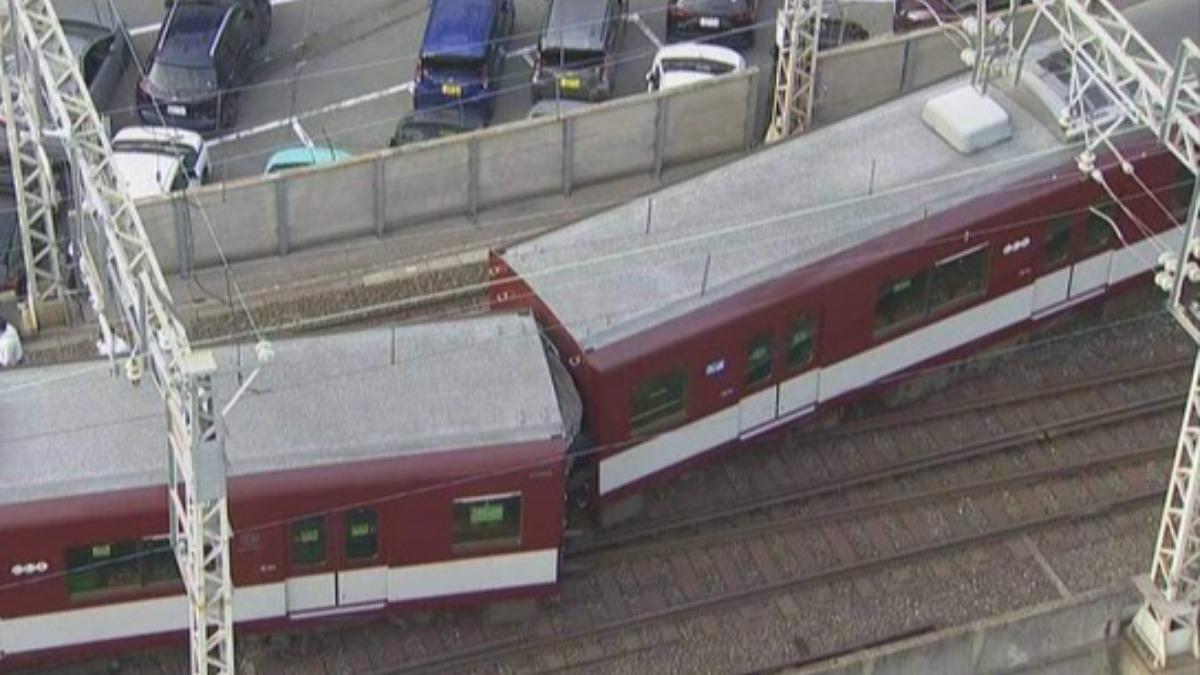 日本近鐵京都線29日清晨傳出首班車脫軌的事故。（圖／翻攝自X@nhk_news）