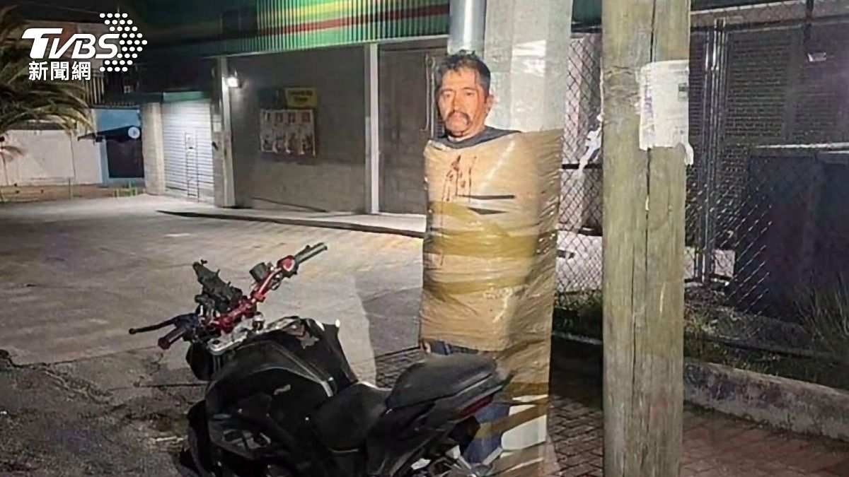 真人版蝙蝠俠?墨西哥狂人專抓偷車賊 「膠帶纏電線桿」塗鴉滿臉