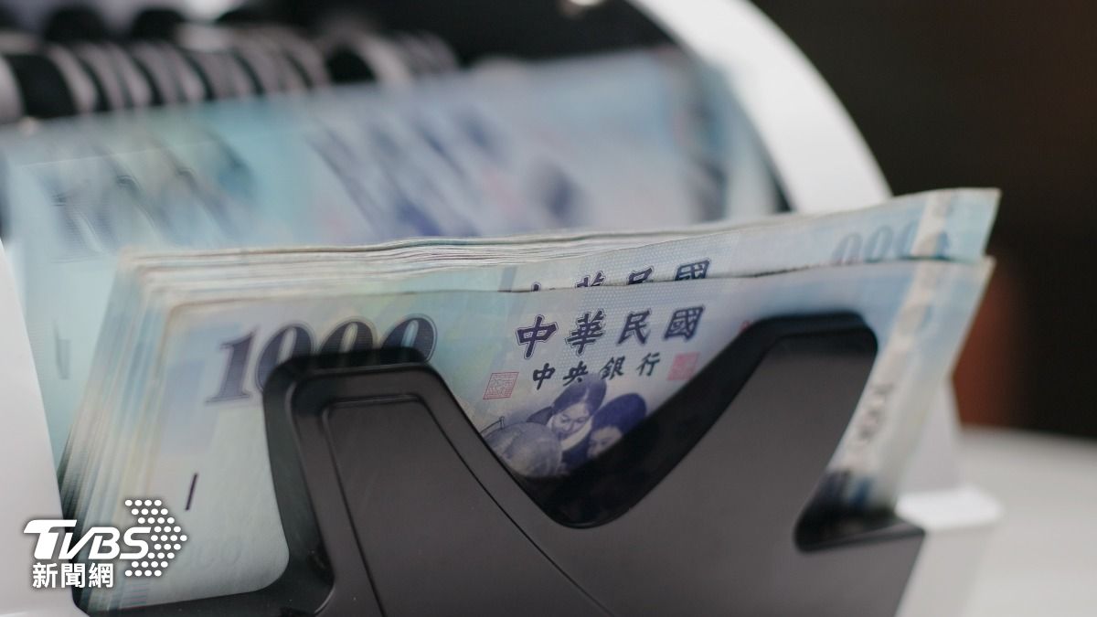 政府發錢了「2津貼今入帳」快刷存摺　月底前14筆接力發
