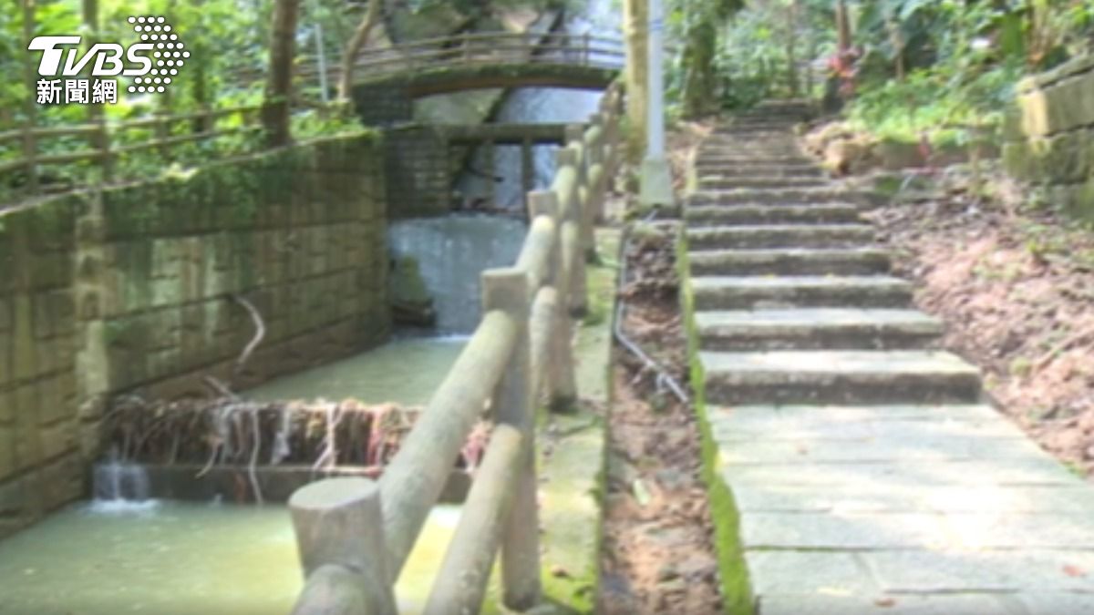 豪雨釀山區土石滑落! 大地處監測全市步道。(圖/TVBS)