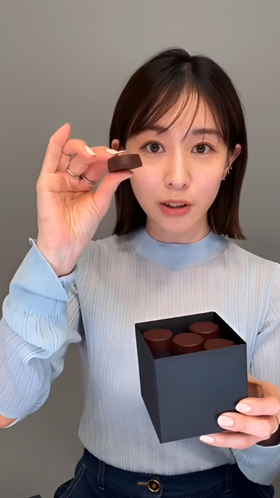 蕾絲、雪紡與微透膚材質也是田中美奈實衣櫃裡的必備單品。(圖/IG@tanaka_minami_fan)