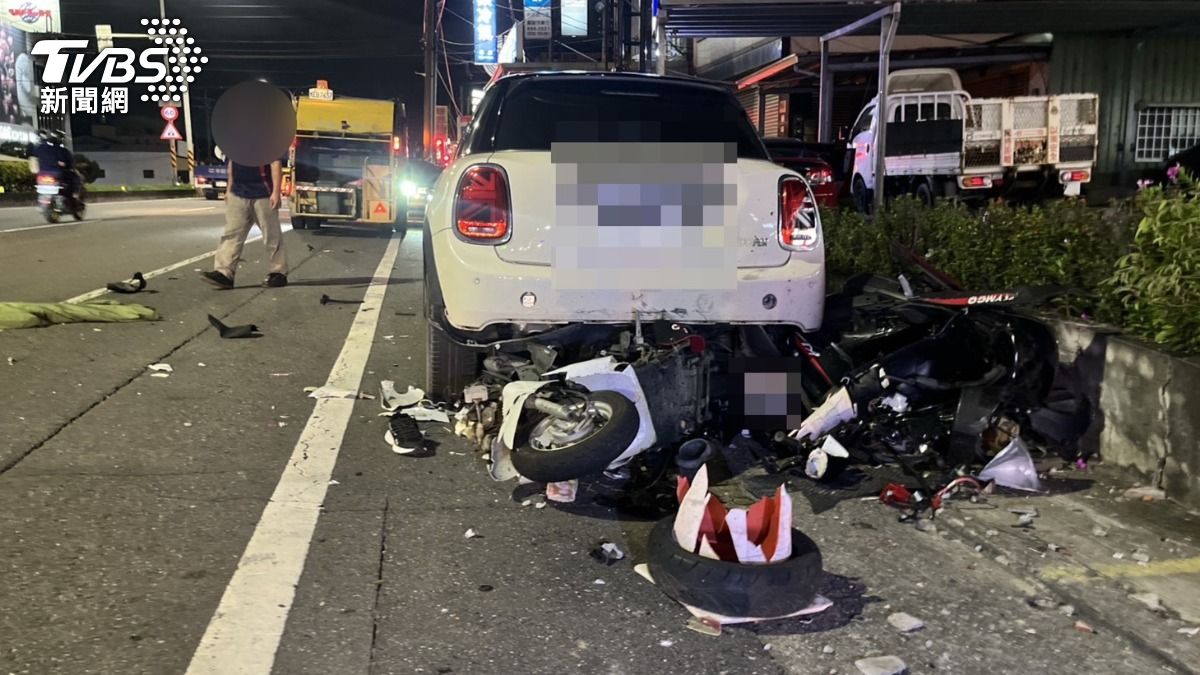 快訊／高雄路竹重大車禍！轎車突偏向機車道　2騎士遭撞送醫不治
