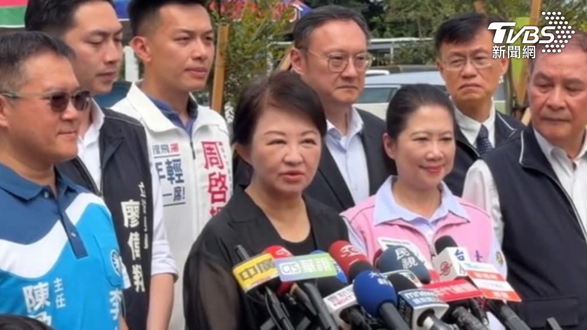 台中市長盧秀燕出席活動受訪,坦言2400億元的無人機條例,是她的建議。(圖/TVBS)