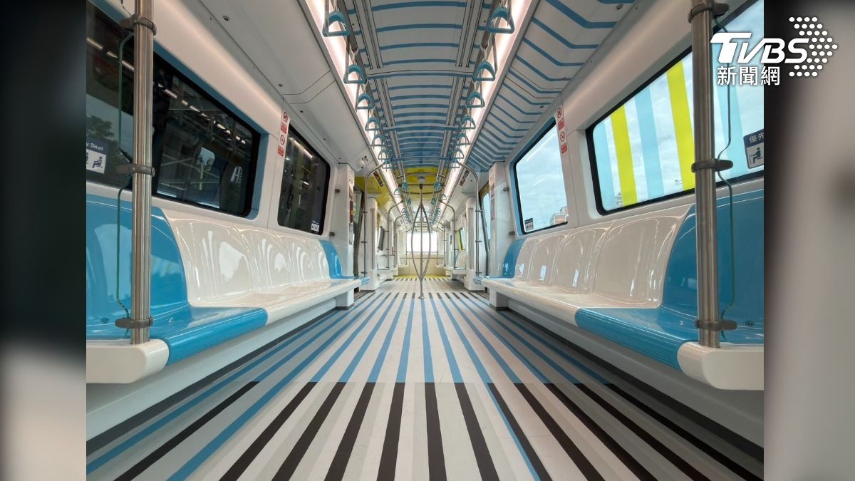 三鶯線主題列車結合美術館意象。（圖／新北市政府捷運工程局提供）