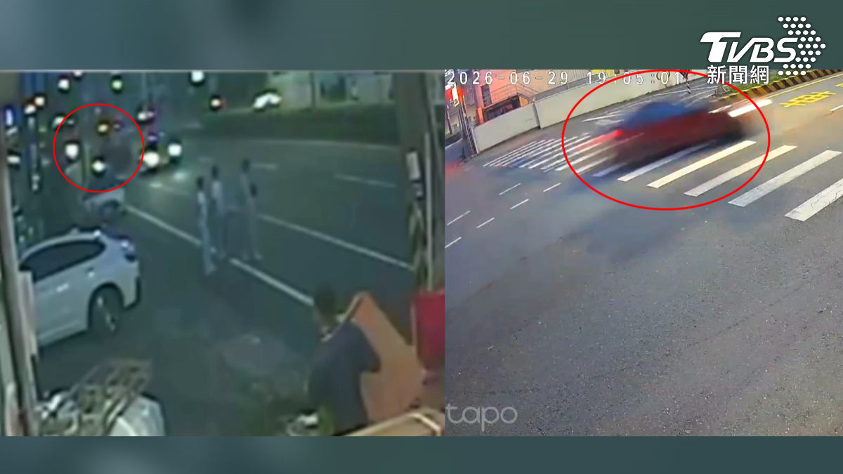 高雄路竹區29日晚間發生一起嚴重死亡車禍，監視器拍到紅車行經中山路時車輛高速偏移，從快車道急轉至慢車道，猛烈撞擊兩部機車，2騎士慘死（圖／TVBS）