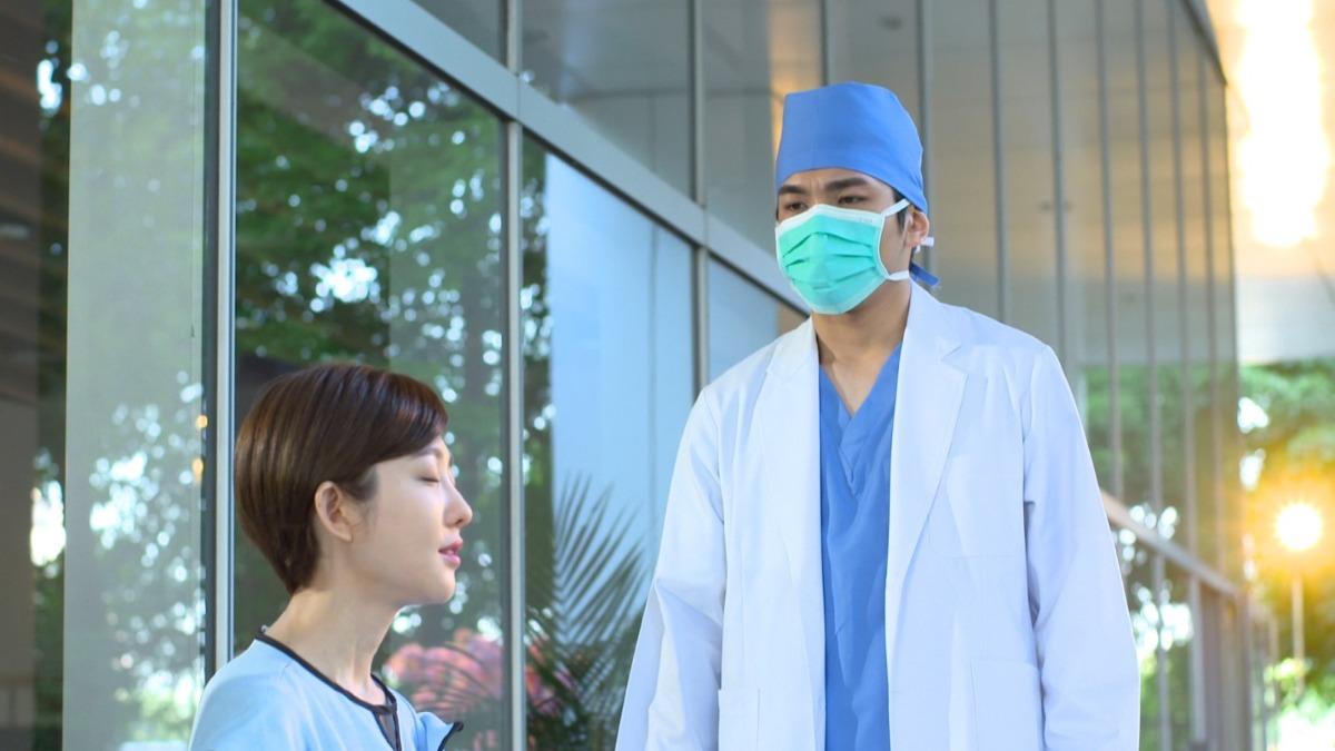 吳政澔(右)戲裡不敢和王晴相認。(圖/民視提供)
