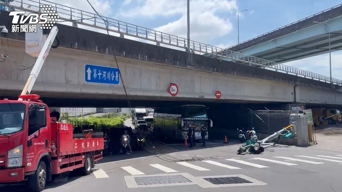 維修人員已到場緊急搶修。(圖/民眾提供)