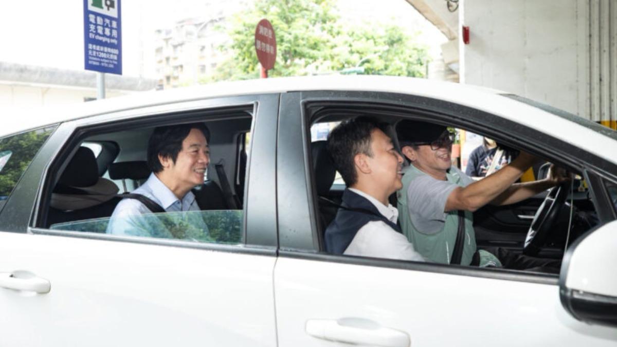 賴清德偕陳世凱關心運將!總統親自搭車 司機嗨喊:一定要跳表