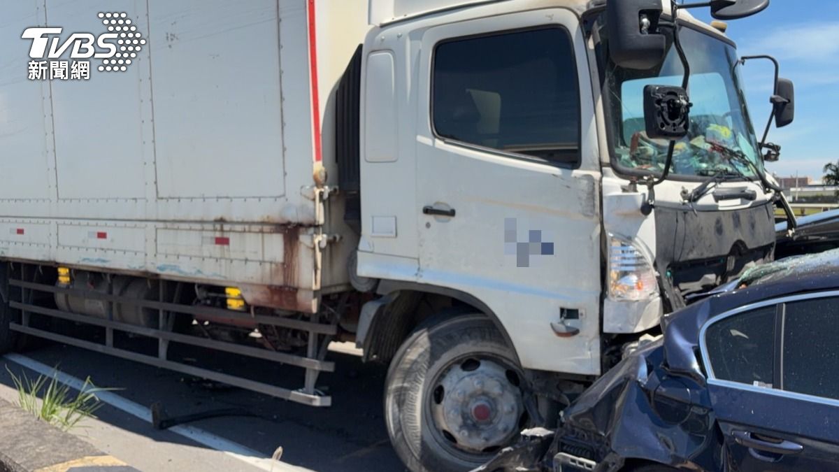 台中市連環車禍-台中向上路車禍-5車連撞-台中市5車連撞-台中市向上路5超連撞