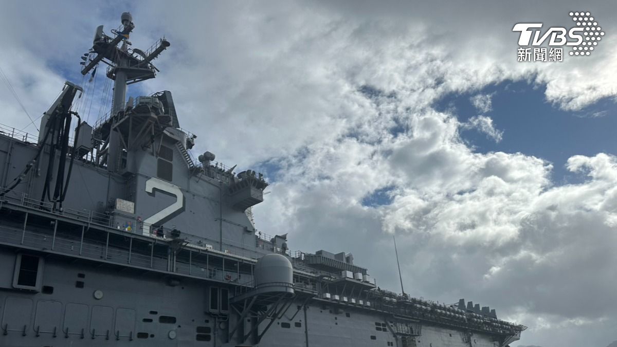 TVBS直擊美軍黃蜂級兩棲突擊艦艾塞克斯號，開箱這艘被稱為兩棲瑞士刀的海上巨獸。(圖／TVBS)