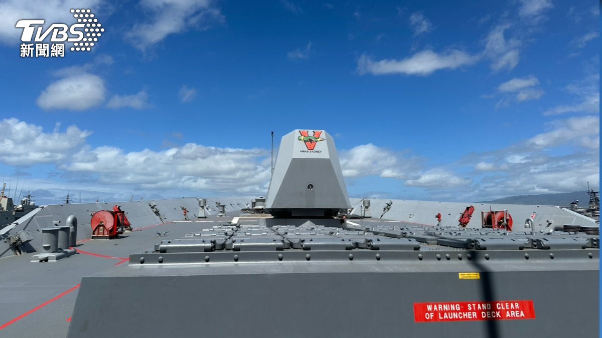 雪梨艦艦艏配有48單元的Mk41垂直發射系統,可裝填多款先進防空飛彈。(圖/TVBS)