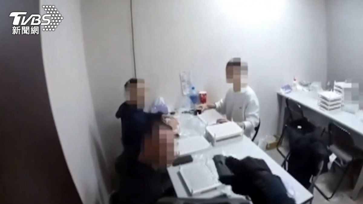 分裝工廠設於新北市樹林區田地旁的老舊鐵皮工廠遮掩犯行。(圖/TVBS)