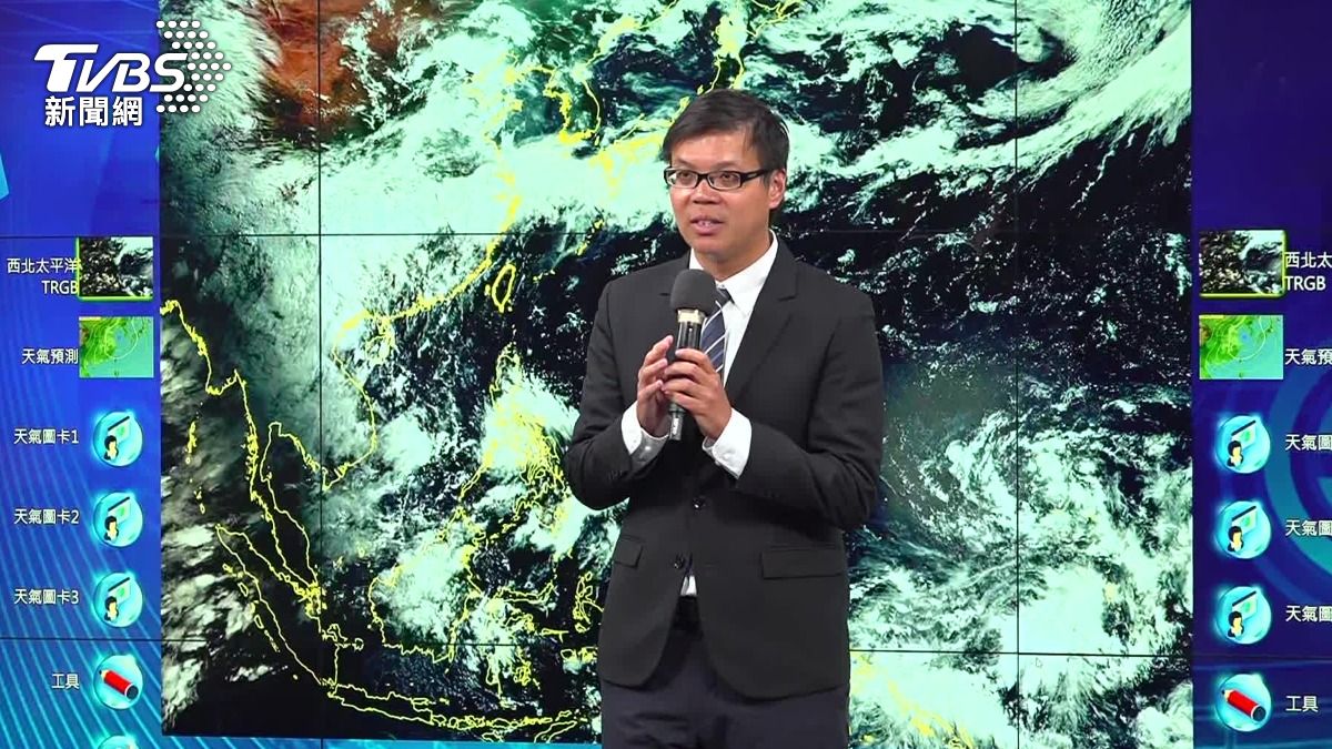 台灣附近有兩個系統正在發展中，不排除會變成雙颱。（圖／TVBS）