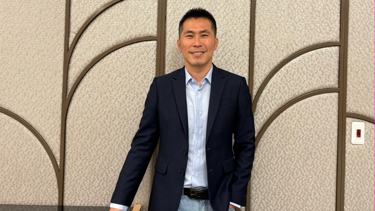 國立高雄大學資訊管理學系副教授楊書成。（圖／TVBS）