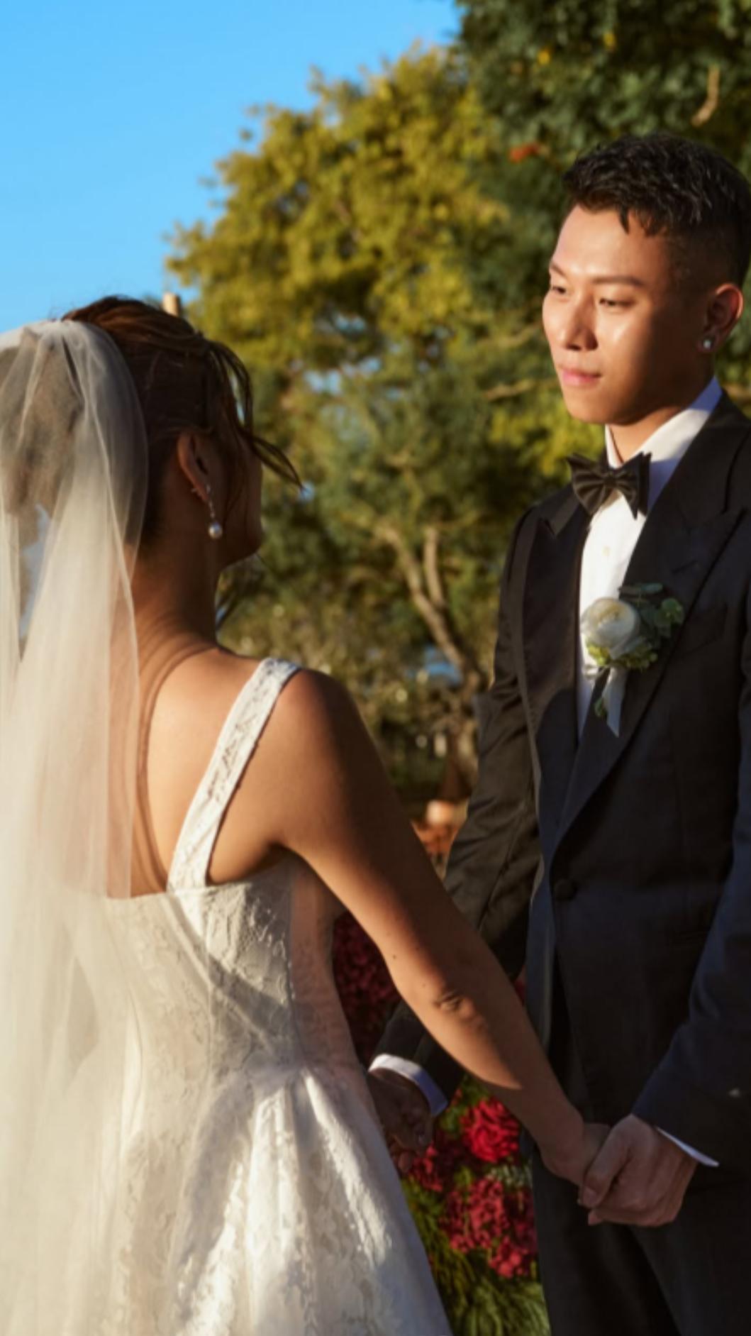 瘦子與老婆Jennifer在峇里島補辦婚宴,瘦子全程眼睛離不開老婆。(圖/翻攝自IG@mjfceo)
