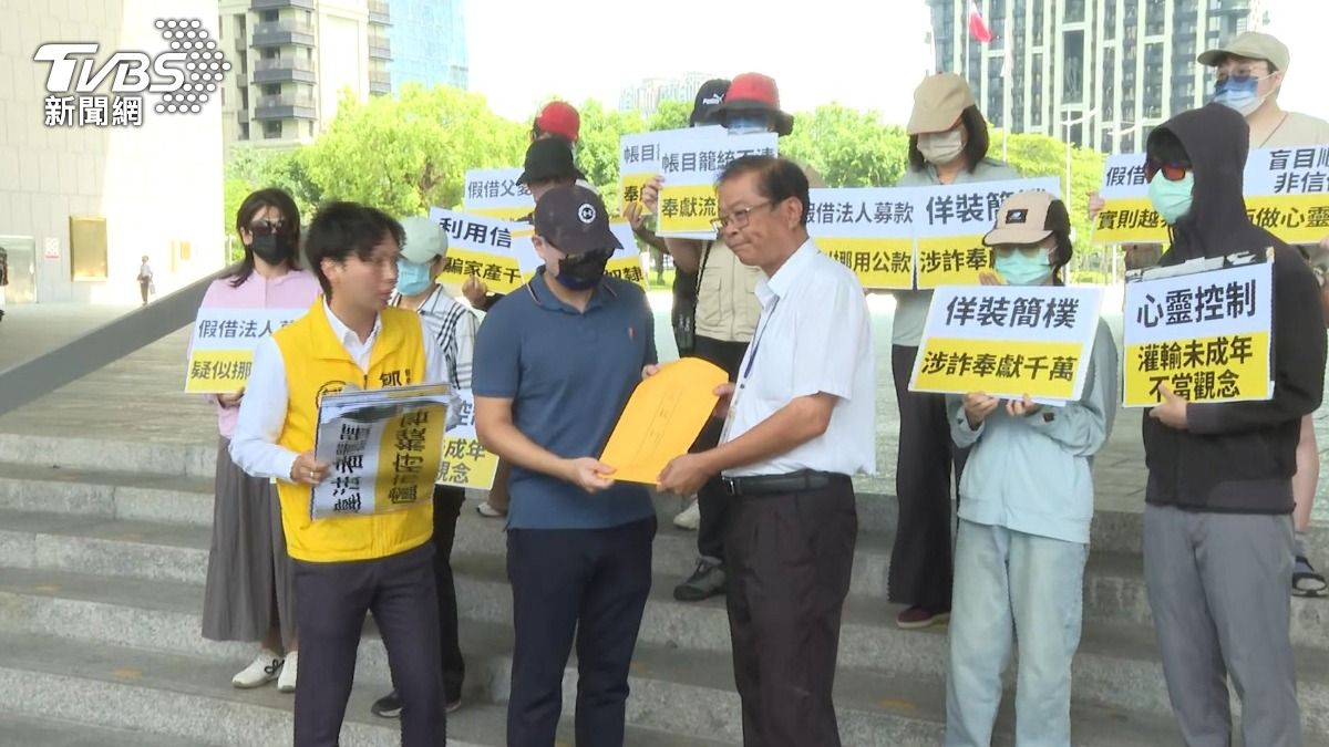 以神之名斂財?教友集體控牧師詐騙吸金,還教唆改保險受益人給教會。(圖/TVBS)