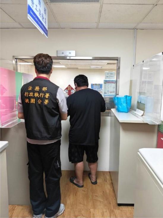 桃園-查封透天厝-桃園分署-高速公路通行費-牌照稅未繳-暫緩拍賣-法拍透天厝-欠繳勞健保-查封封條-欠繳規費被查封