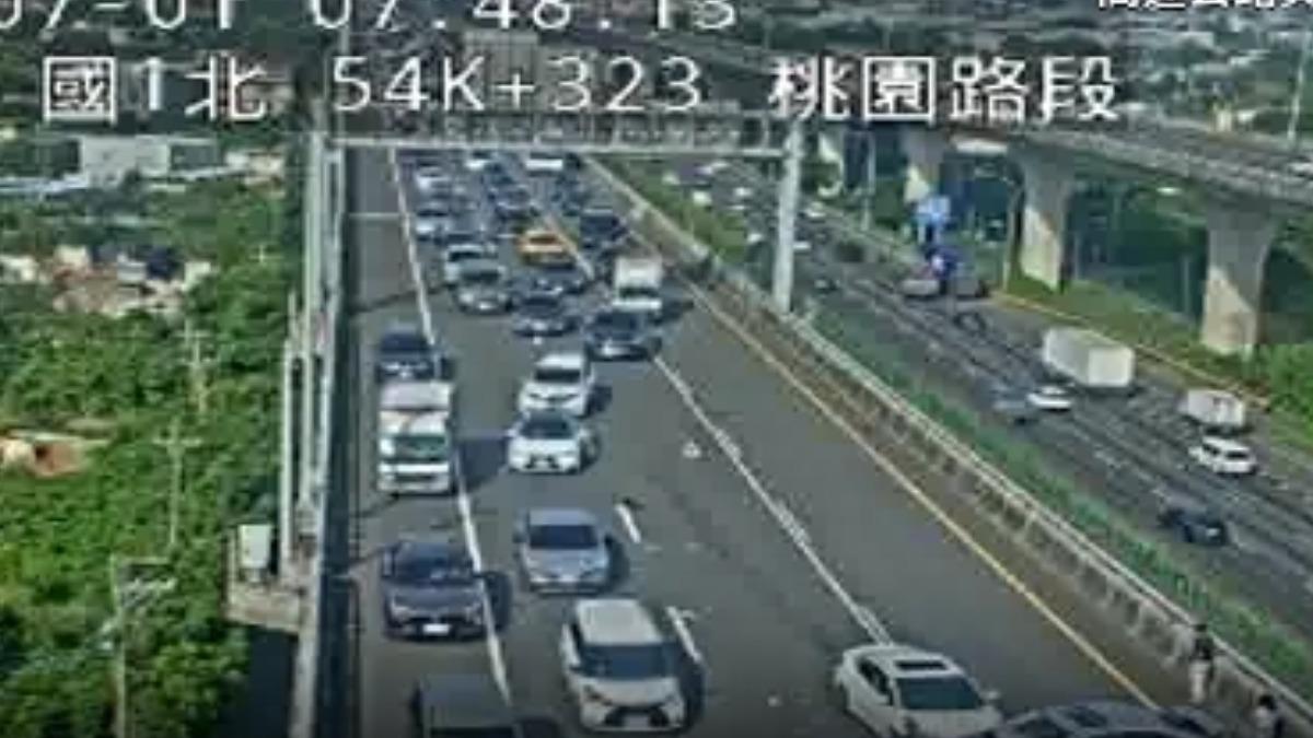 後方車流回堵。（圖／國道即時路況）