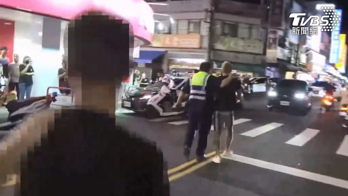 2人被依恐嚇取財送辦。（圖／TVBS）