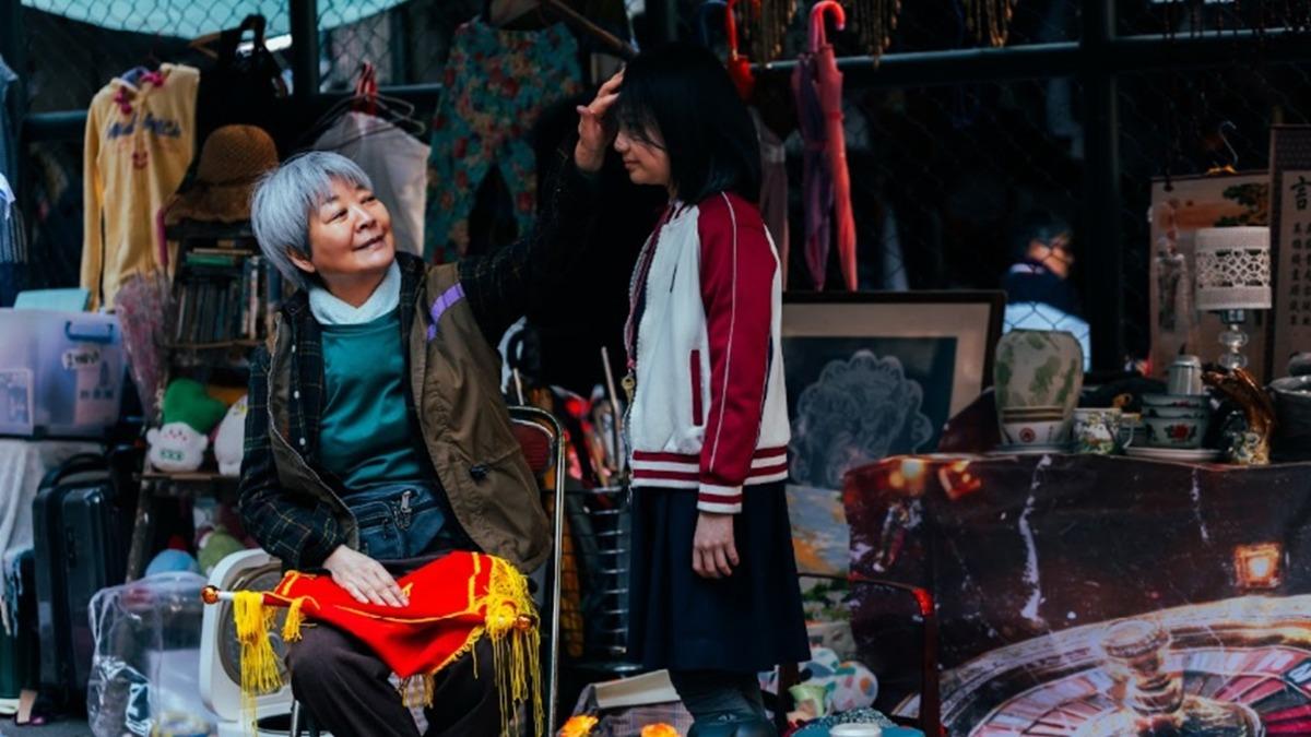 金燕玲與梅靜妍在片中飾演相依為命的祖孫。(圖/華映提供)