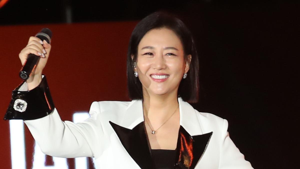 國民歌后遭母親冒名詐騙!警方竟抓嘸人 財產被家人搬空還背2千萬債