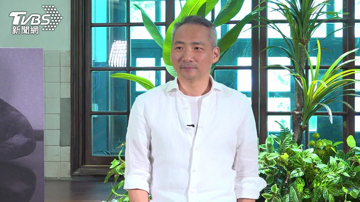 五月天成員石頭1號下午出席個人品牌活動。(圖/TVBS)