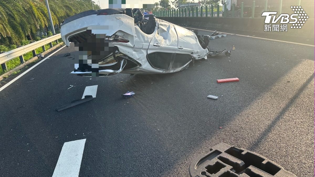 快訊/國3竹田段死亡事故 車突偏離撞護欄「烏龜翻」駕駛亡