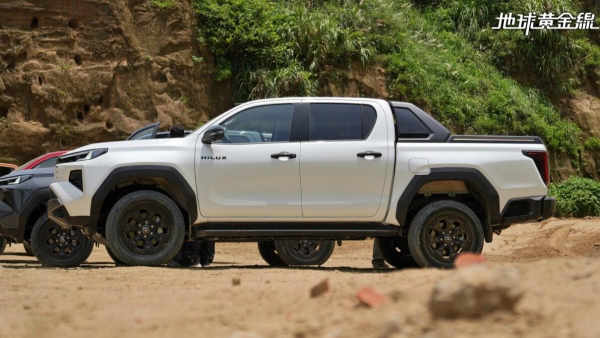 Hilux車身尺碼為5,320 × 1,885 × 1,815mm,軸距3,085mm,車重2,220公斤。(圖/地球黃金線提供)
