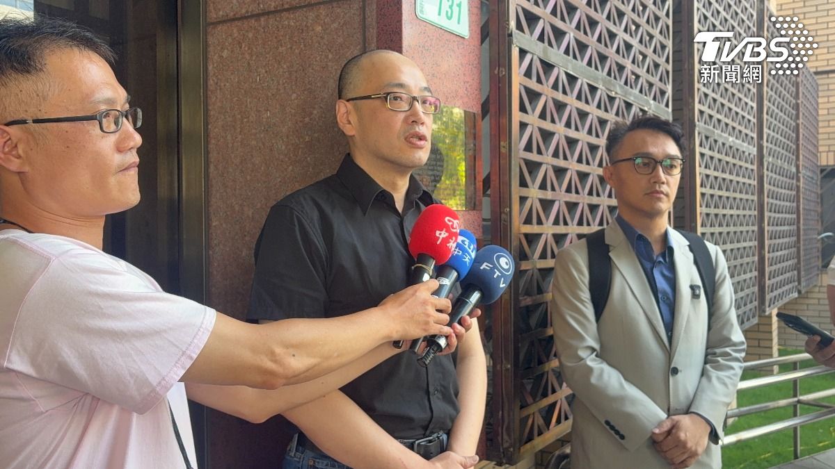 政治評論員毛嘉慶（左）、律師練鴻慶。（圖／潘千詩攝）
