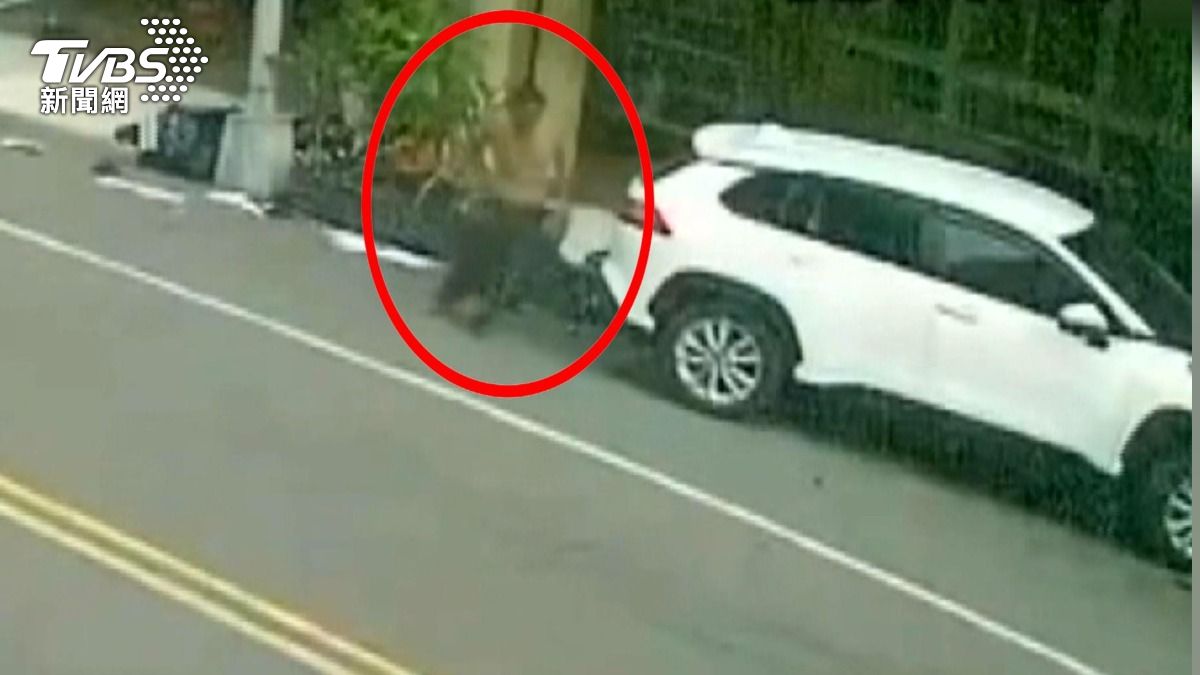 吸毒男逆向狂飆撞死人!脫衣棄車逃逸 車內搜出針頭、毒品