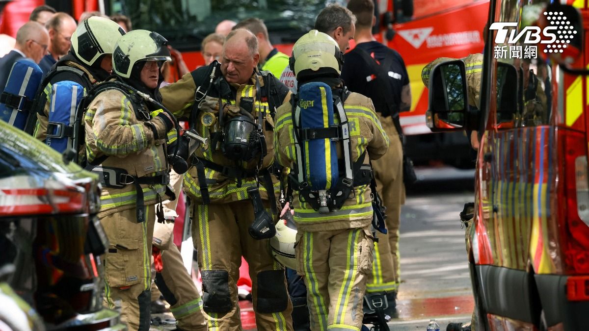 比利時一棟10層樓公寓驚傳大火，造成至少5人死亡、多人受傷。（圖／達志影像路透社）