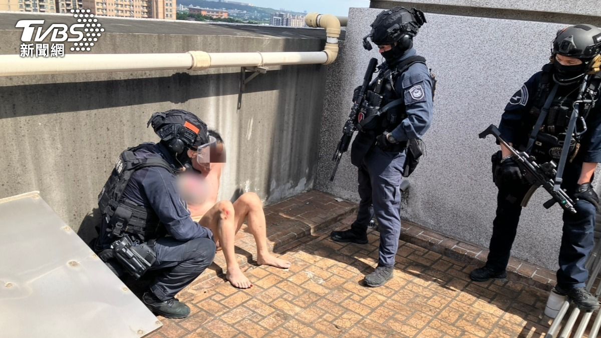 震撼彈攻堅桃園毒窟！查扣大量依托咪酯、安毒　男落荒逃遭逮
