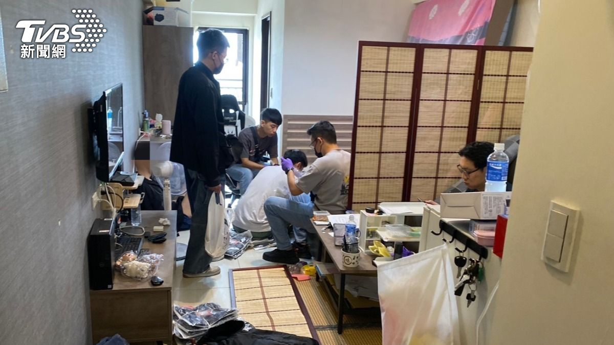 顏男家中儼然是毒品分裝、加工及販售據點。(圖/TVBS)