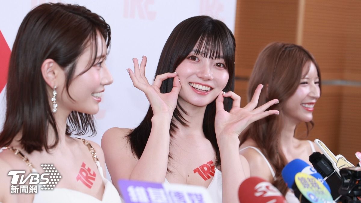 瀨戶環奈(中)化身可愛招財貓。(圖/黃城碩攝)