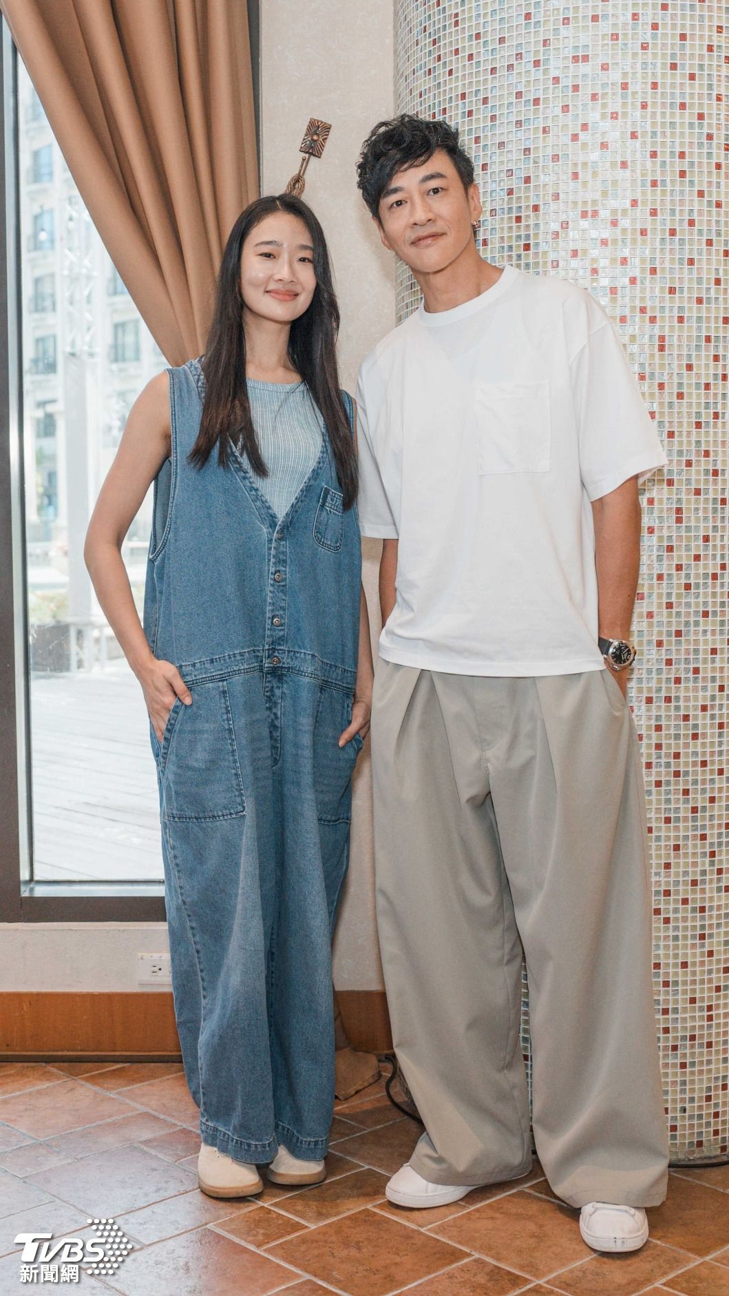 茱蒂蒙(左)、何潤東私下互動很可愛。(圖/TVBS)