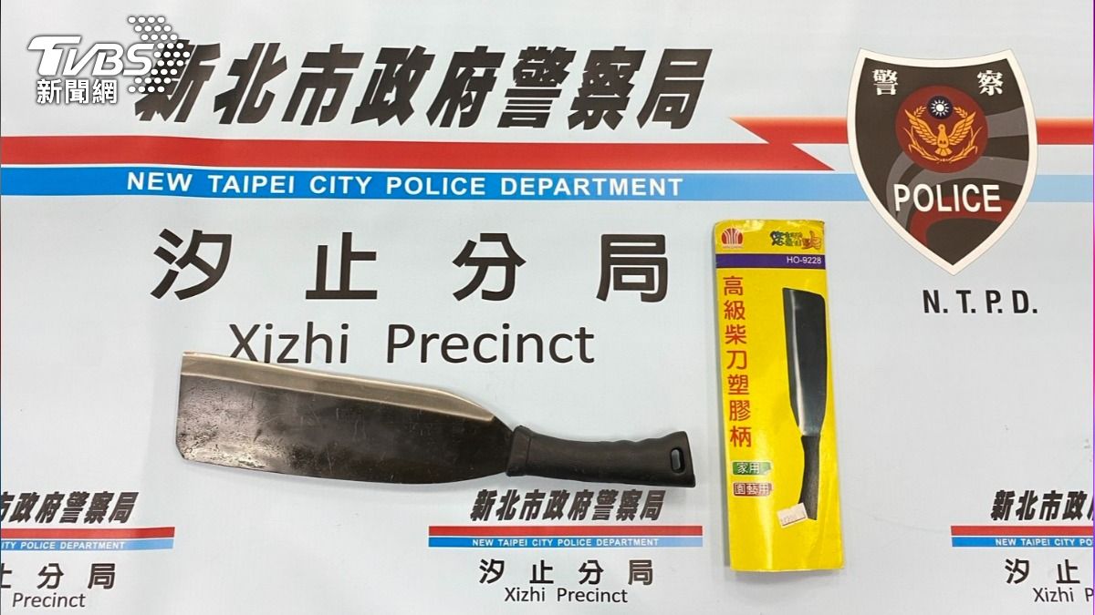 警方查扣犯案兇器。(圖/TVBS)