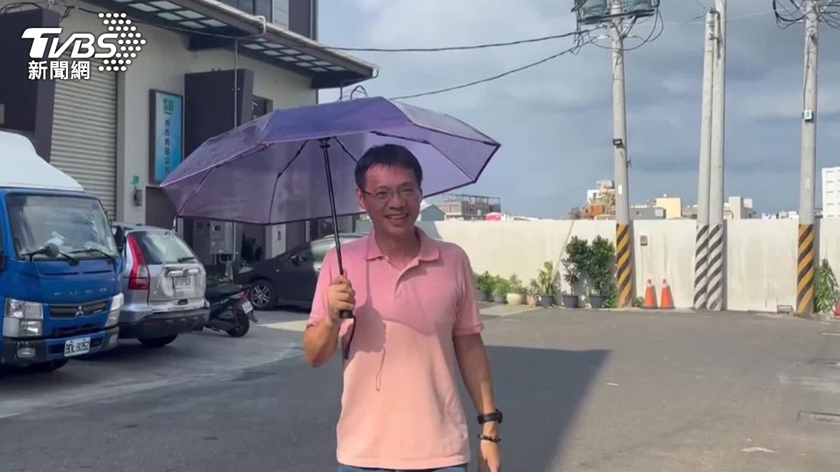 台南有業者研發出,透明的防曬傘。(圖/TVBS)