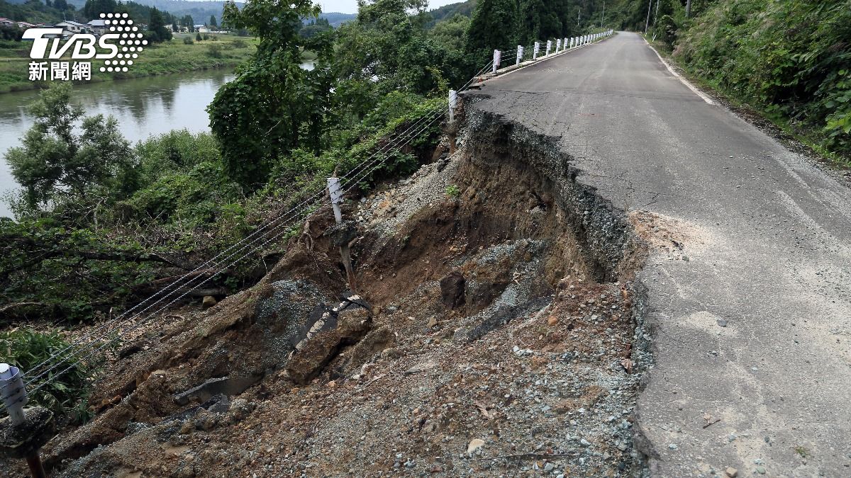 日本九州豪雨成災,長崎縣發生山崩,土石流衝進住宅。(示意圖/達志影像Shutterstock)