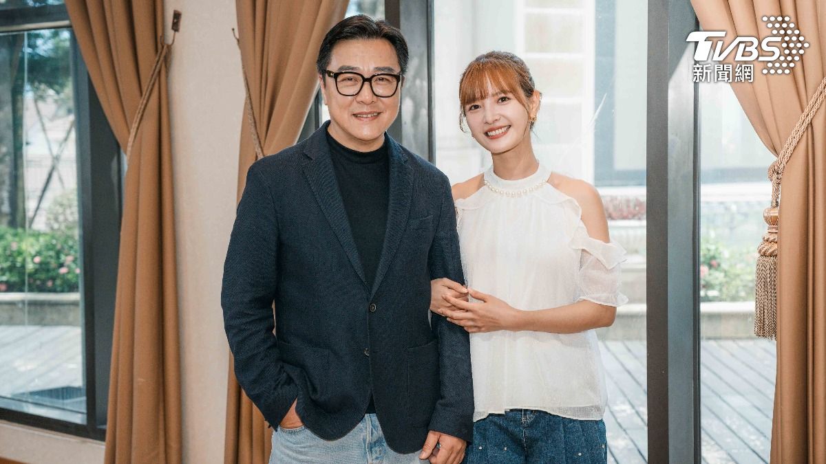 郭亮（左）與吳子霏飾演父女。 （圖／TVBS）
