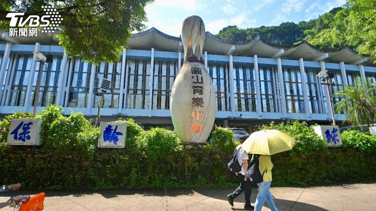 經營一甲子的圓山保齡球館宣布熄燈，讓許多人不捨。（圖／TVBS）