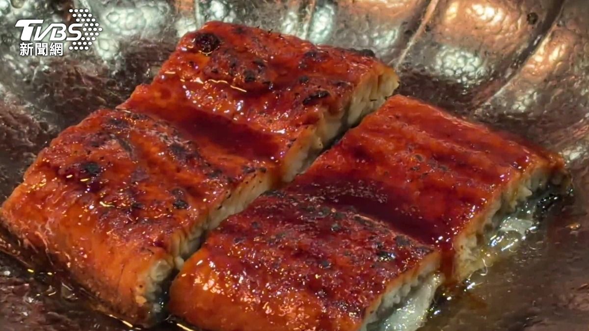 日本人習慣在夏天吃鰻魚料理,補充元氣、預防夏季食慾不振。(圖/TVBS)