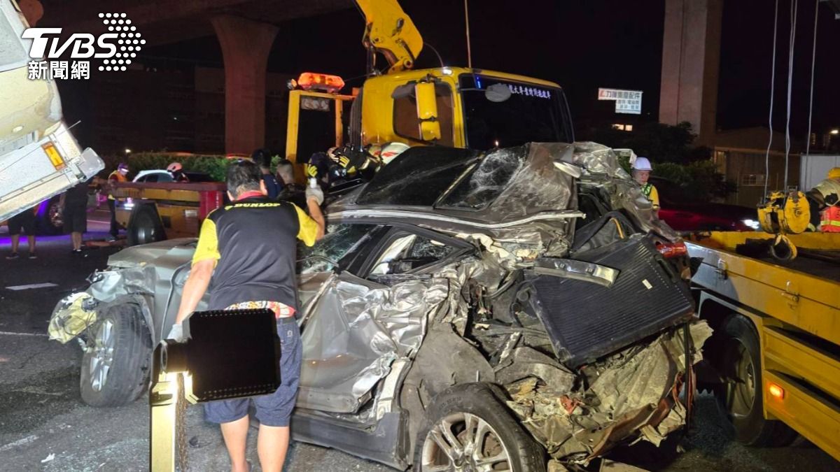 車禍-國道車禍-連環車禍-4車連環車禍-大貨車追撞