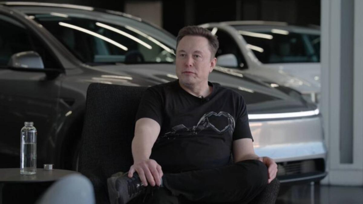 率先把「X」元素做進車頭燈的反而不是Tesla，而是BMW，外國網友笑稱：不曉得馬斯克現在在想什麼。（圖／X提供）