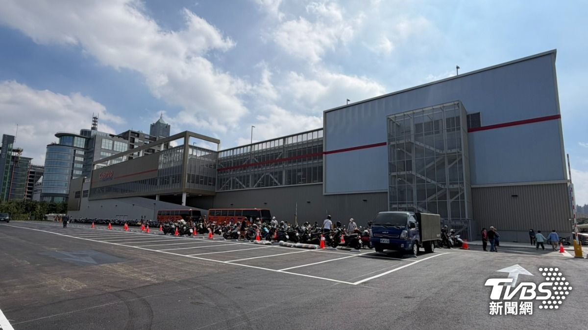 3、4樓及頂樓做立體停車場。（圖／林雅婷攝）