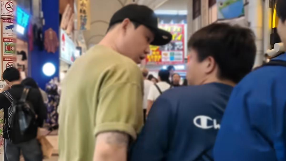 南韓男子在日本教訓撞人族。（圖／翻攝自YouTube頻道MadBros）