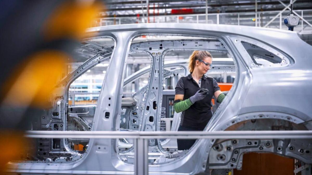 Mercedes-Benz近期已通知德國員工,原本預計今年7月發放的一筆集體勞資協議獎金將延至明年才會支付。(圖/Mercedes-Benz提供)