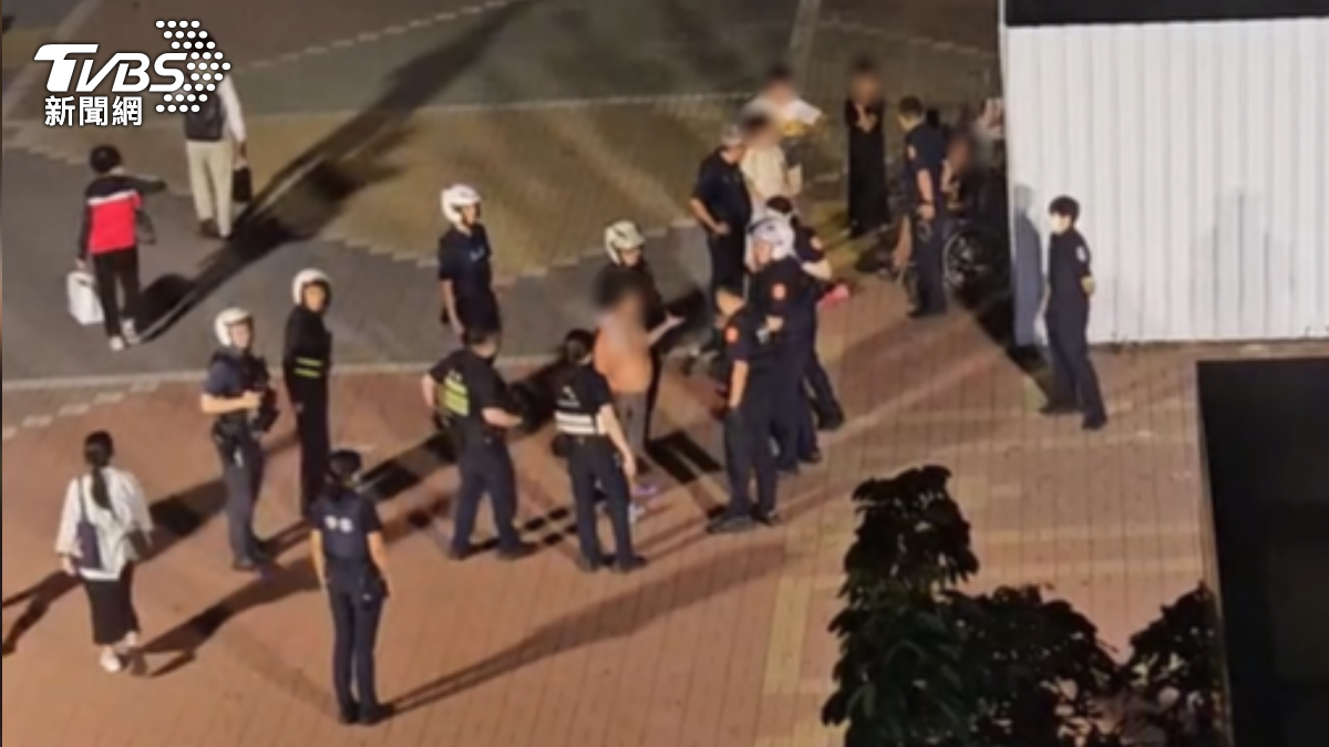 原來這一家四口當時要返回嘉義,由於錯過末班車,原本打算在火車站周邊度過一夜,卻因說話較大聲而引發街友誤會(圖/翻攝 threads@vincent917_)