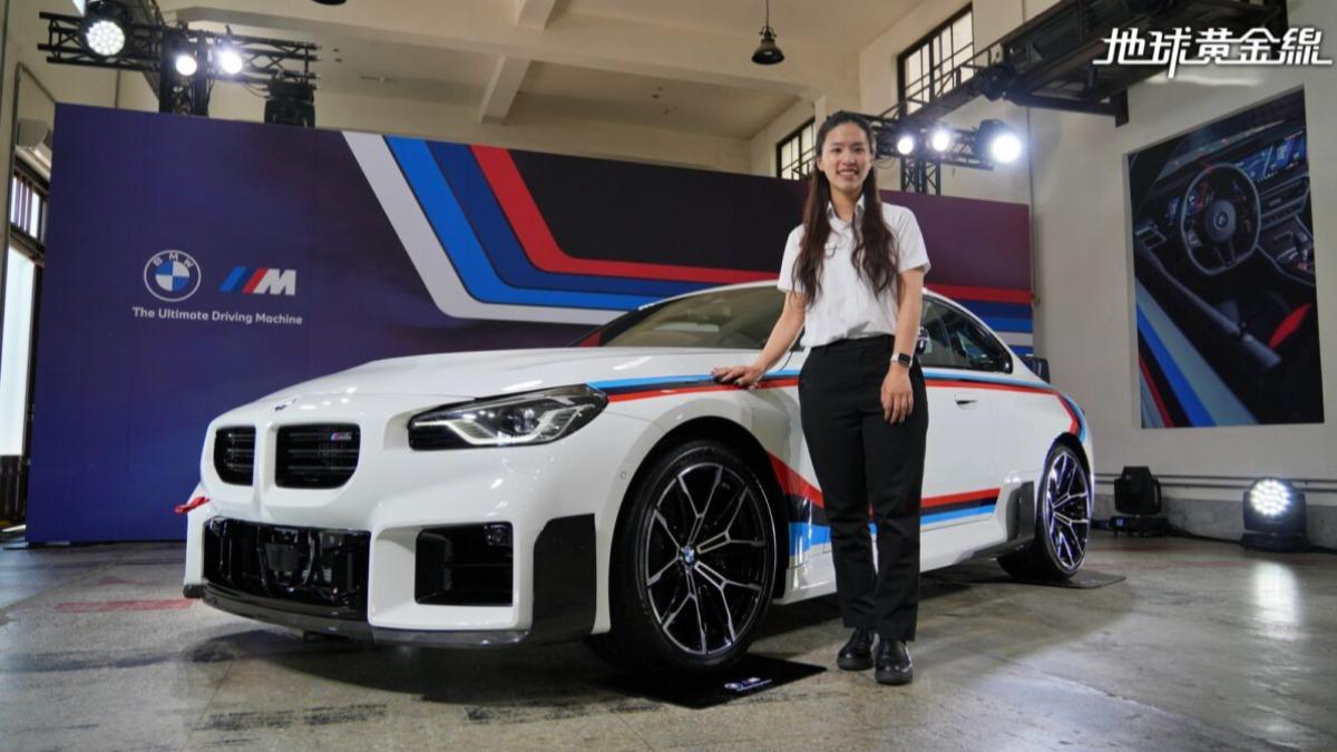 BMW特別邀請2019世界技能競賽汽車噴漆金牌得主，同時也是BMW原廠認證資深工程師的楊婷喻親自操刀。（圖／地球黃金線提供）